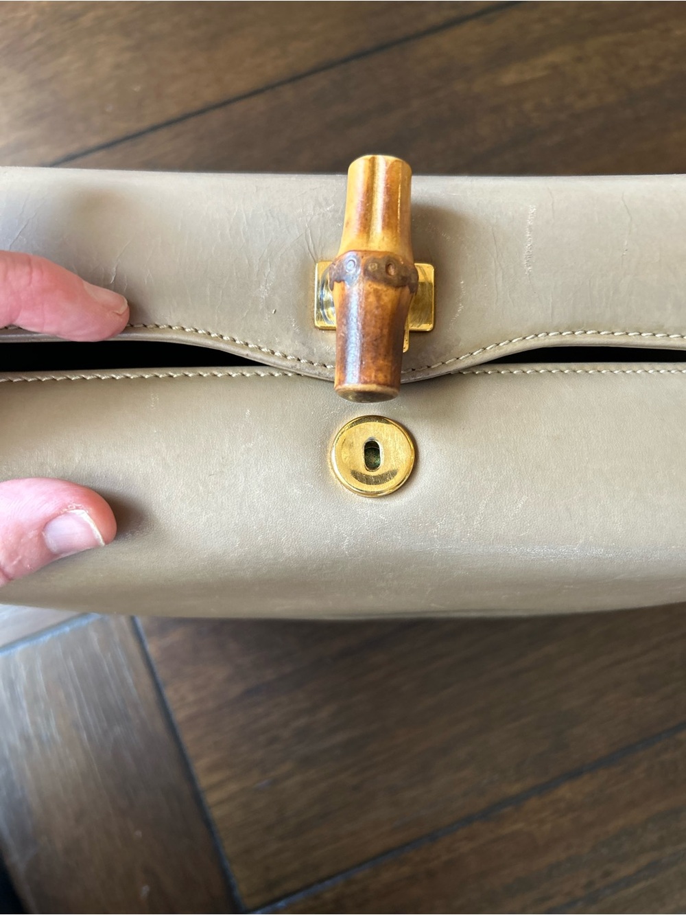 Gucci Ivory/Beige Top-Handle Handbag with Gold-Tone Closure - Picture 12 of 12